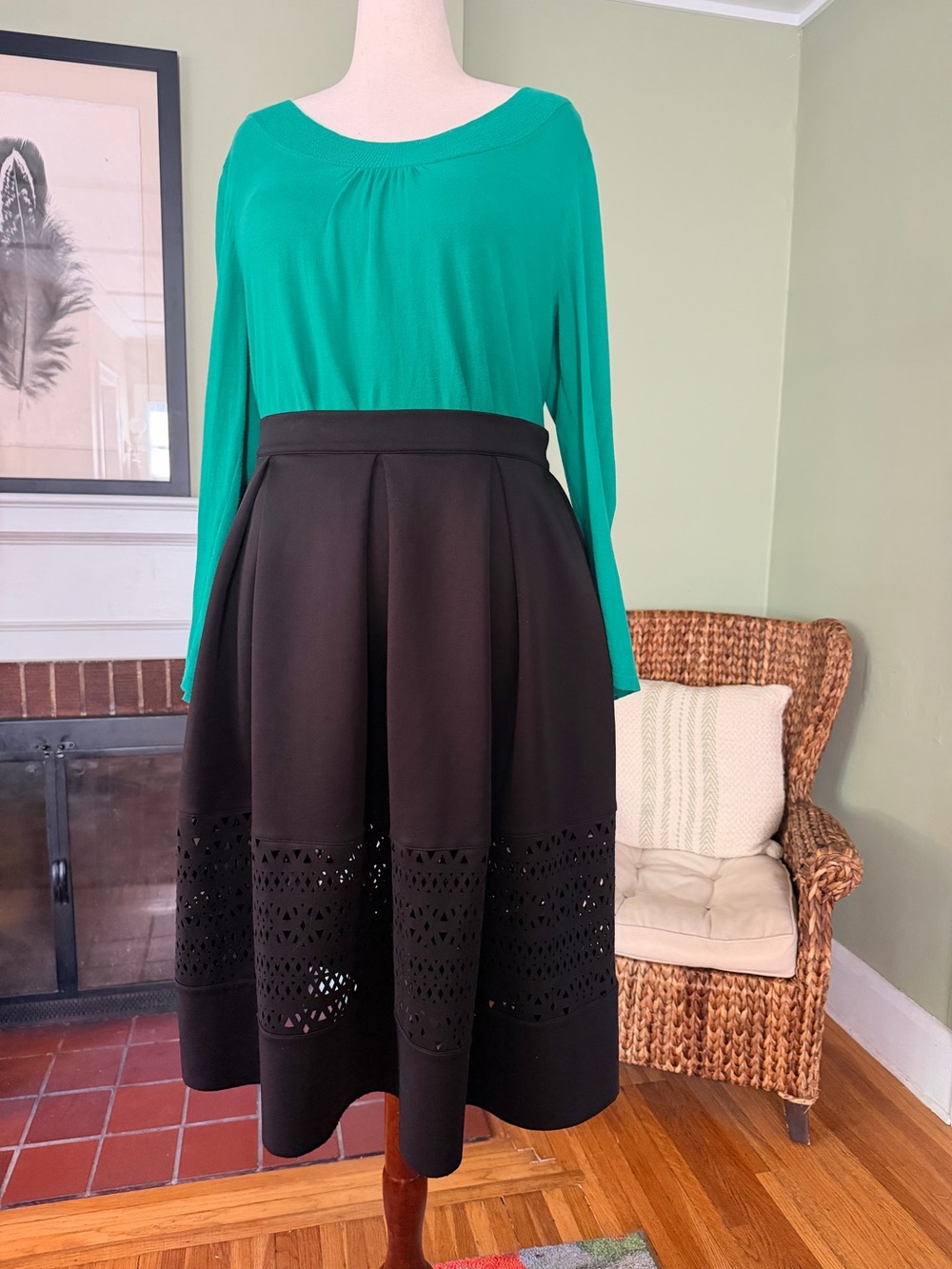 ELOQUII Studio Black Box Pleat A-Line Midi Skirt Laser-Cut Hem - Size 18